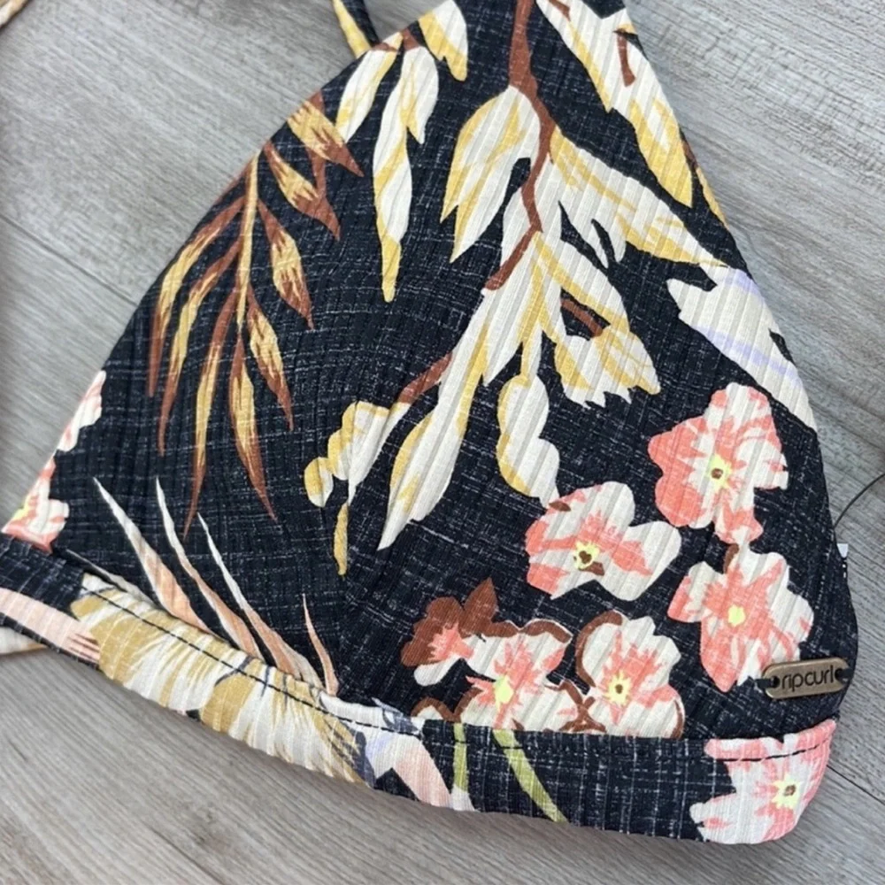 ☀️RIP CURL☀️ PARADISE CALLING
PARADISE CALLING CHEEKY BIKINI SET - Picture 8 of 13